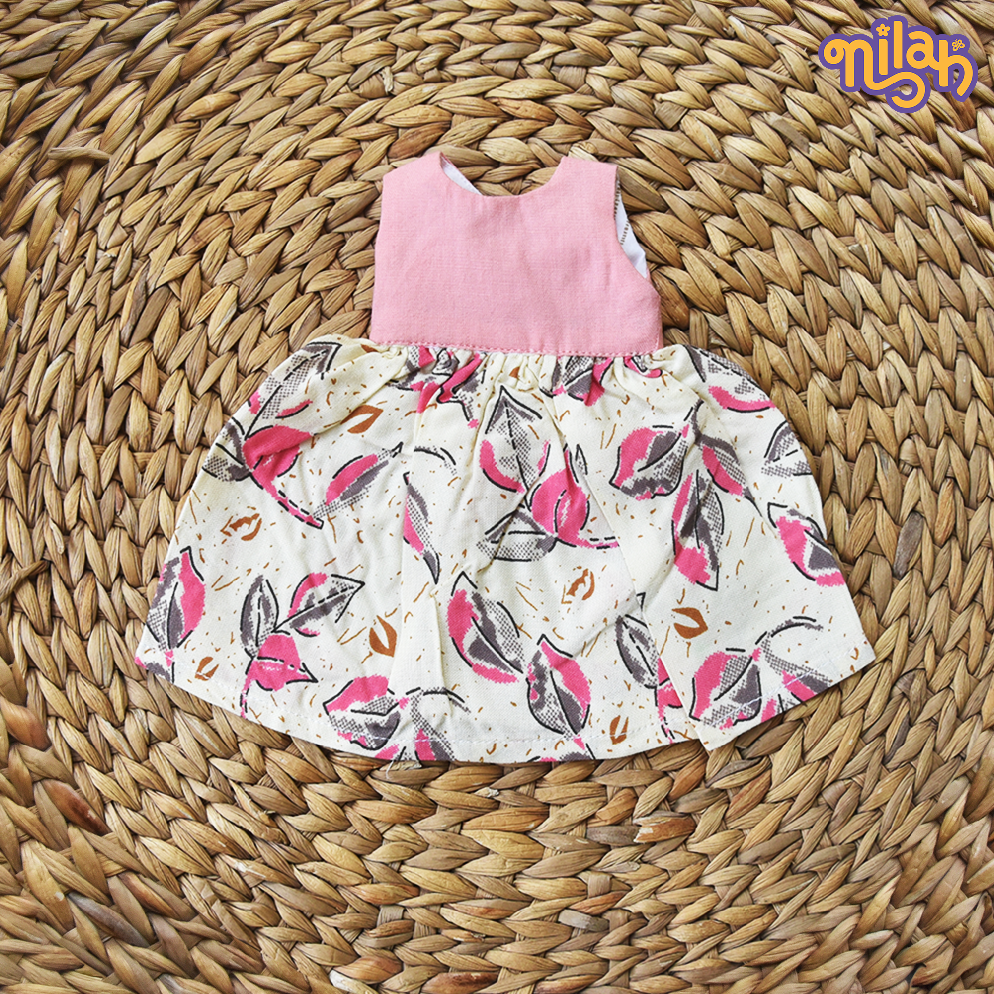 Doll Dress Set (Pack of 3) – Mira and Malar prepare for an artsy afternoon