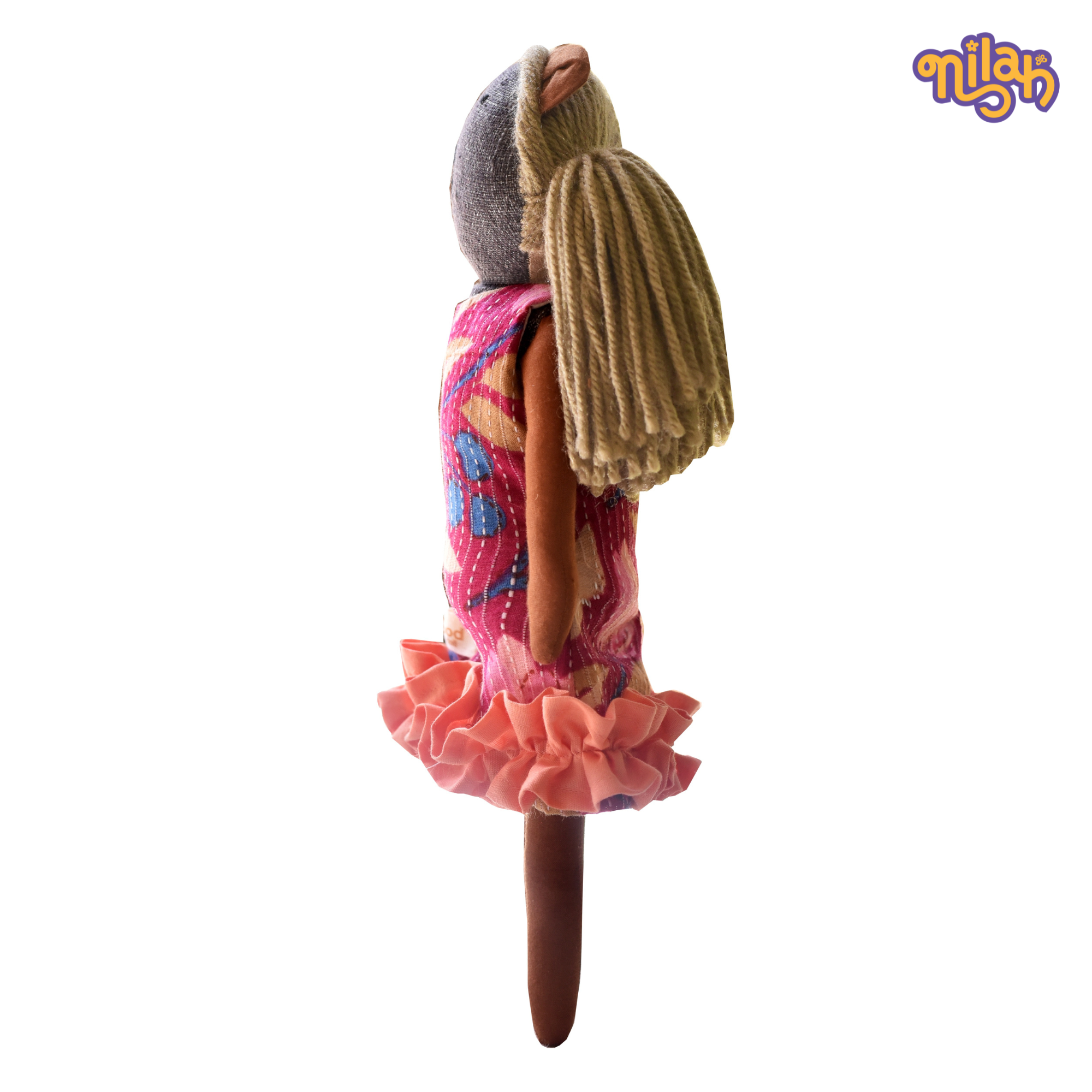 Nilah befriends the Karadis