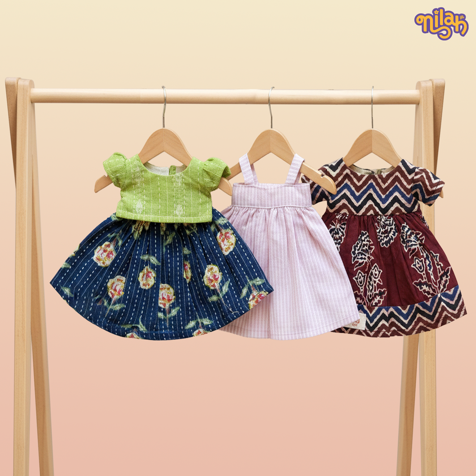 Set of 3 – Mira and Malar pack for a weekend with cousins