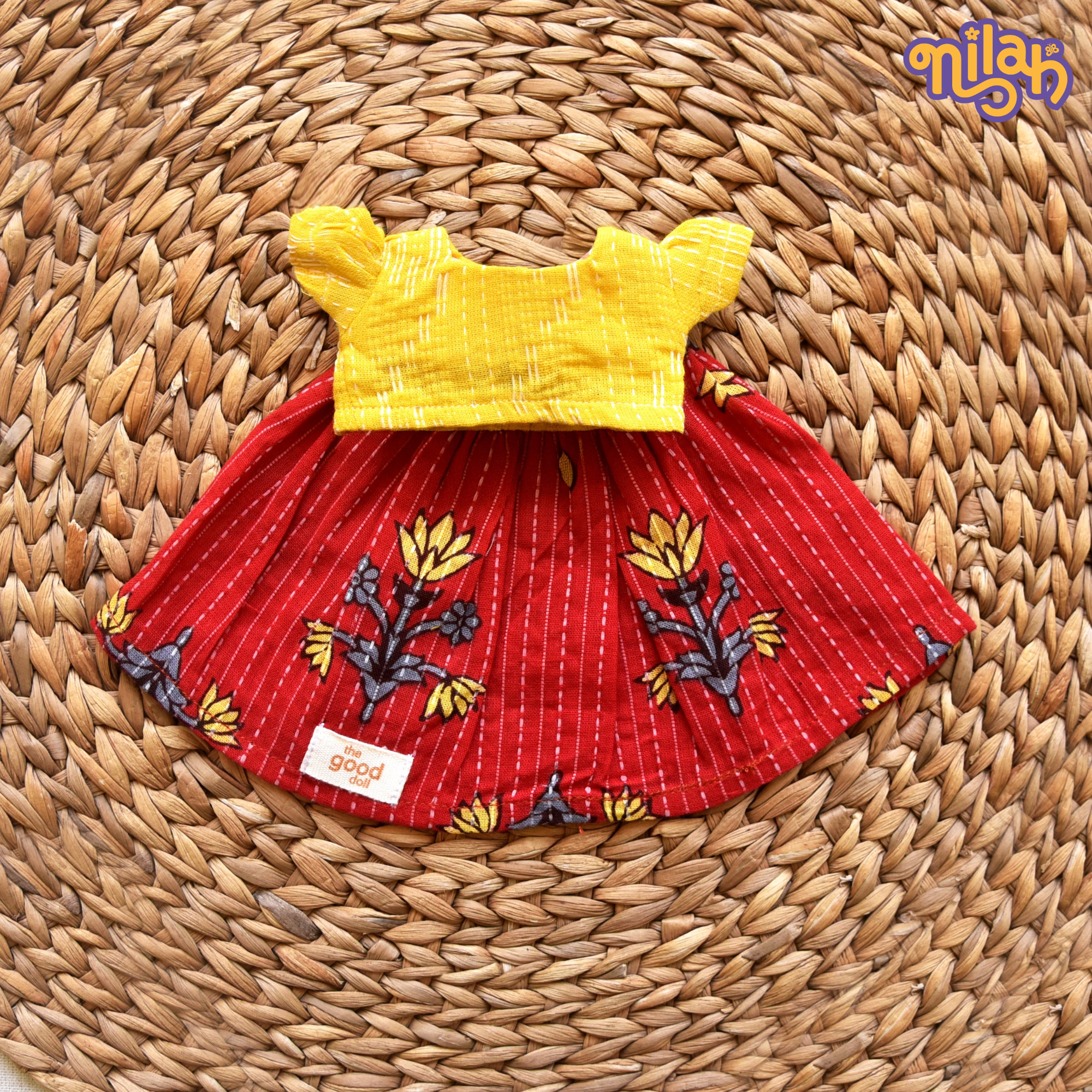 Set of 3 – Mira and Malar prepare for an artsy afternoon