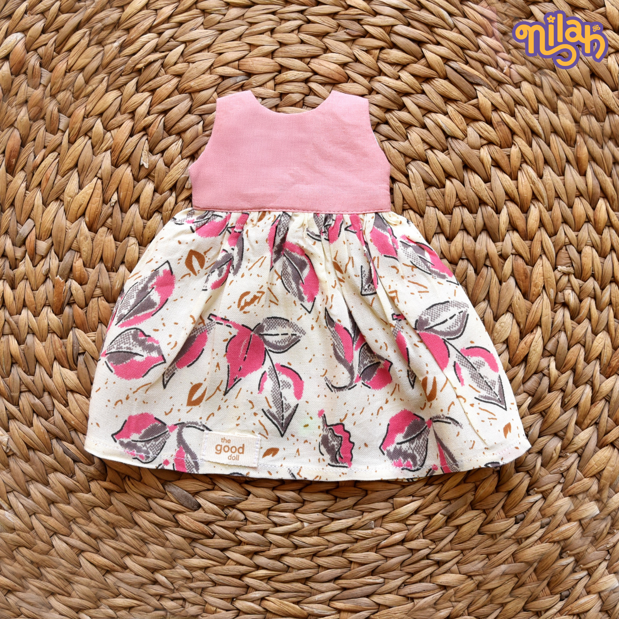 Set of 3 – Mira and Malar prepare for an artsy afternoon