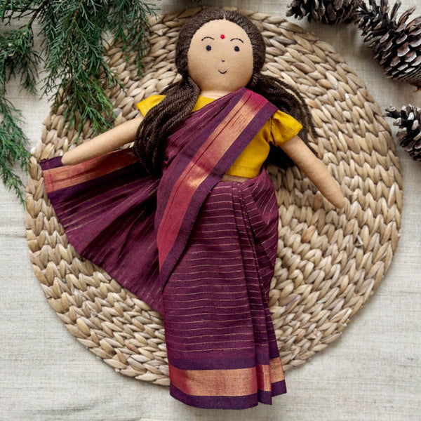 Nilah's Amma in Maroon Saree