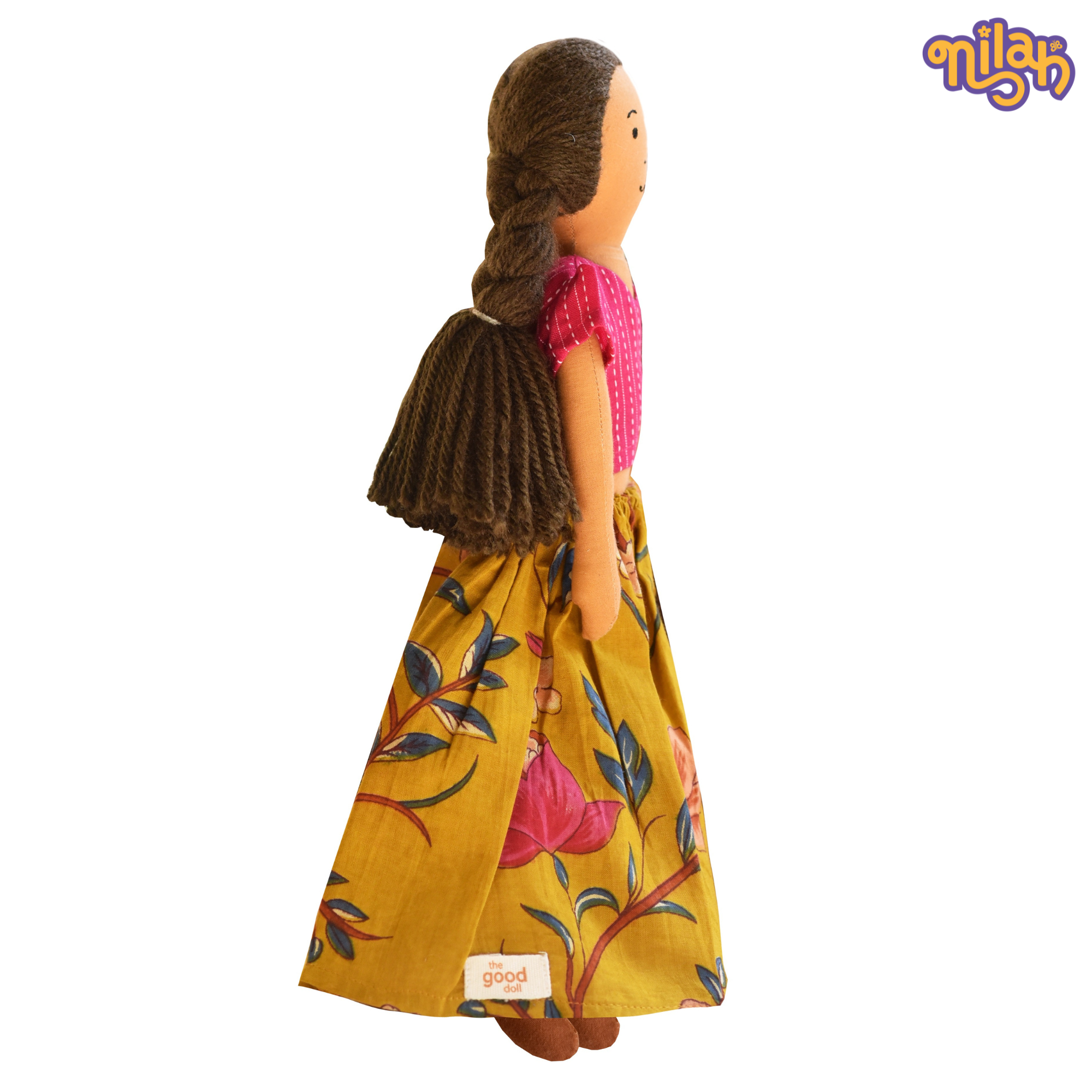 Nilah makes a flower crown