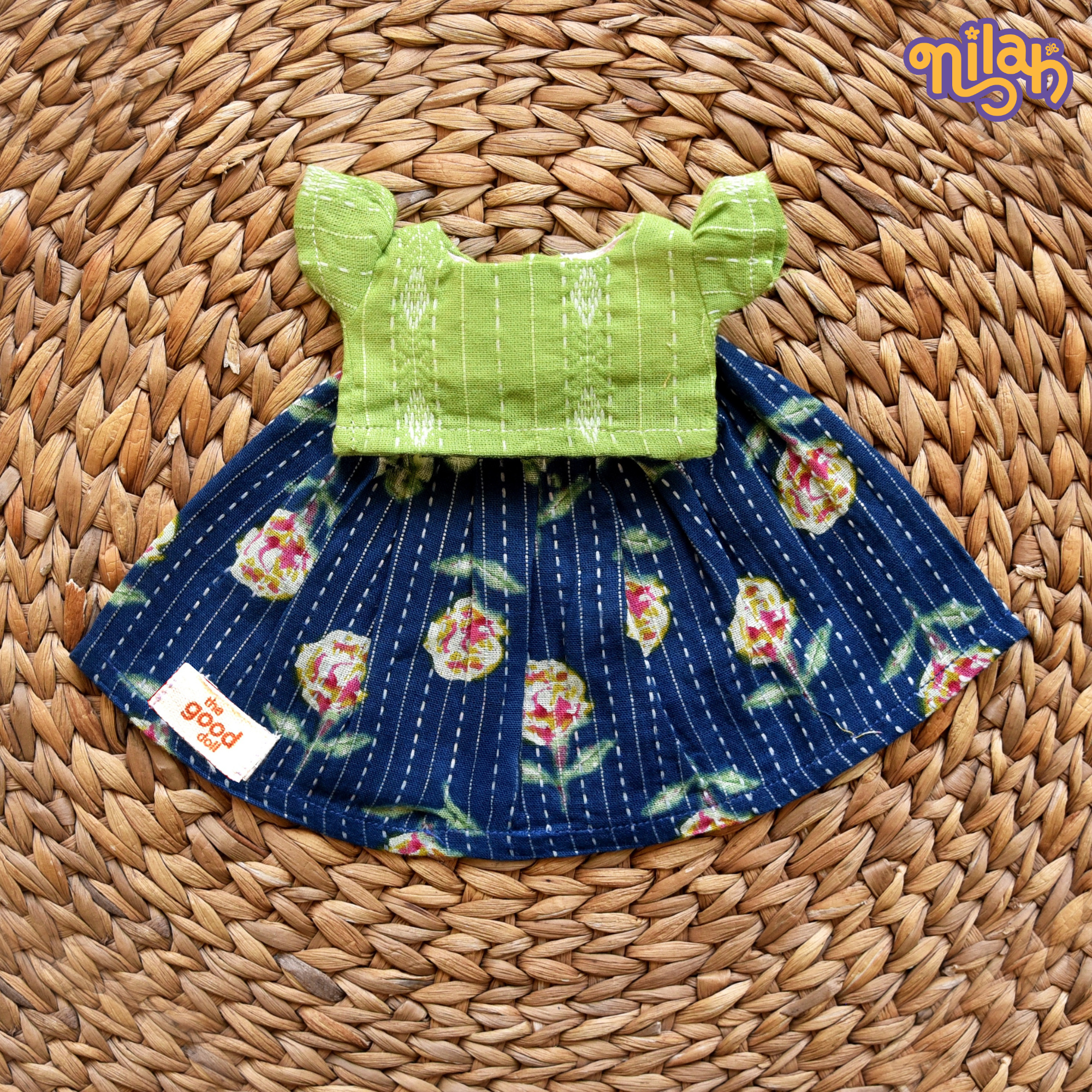 Set of 3 – Mira and Malar pack for a weekend with cousins