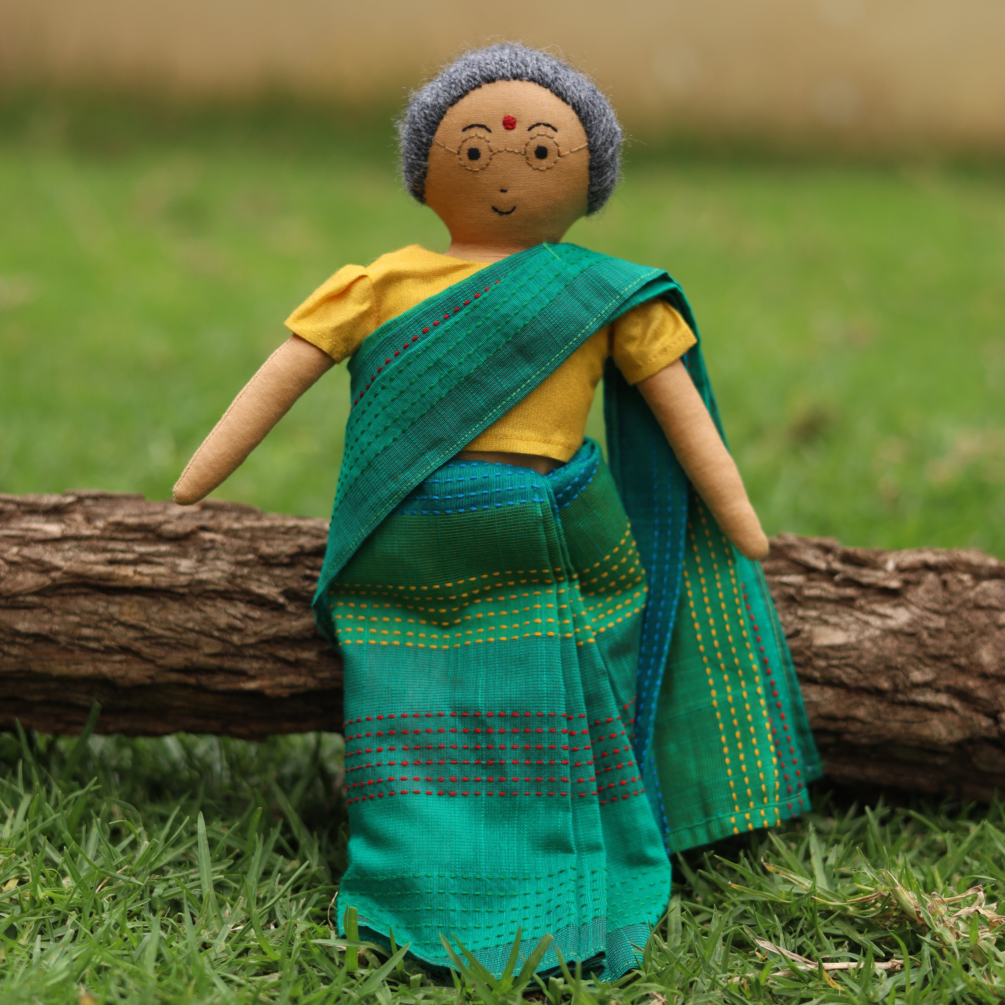 Nilah's entire family celebrating together