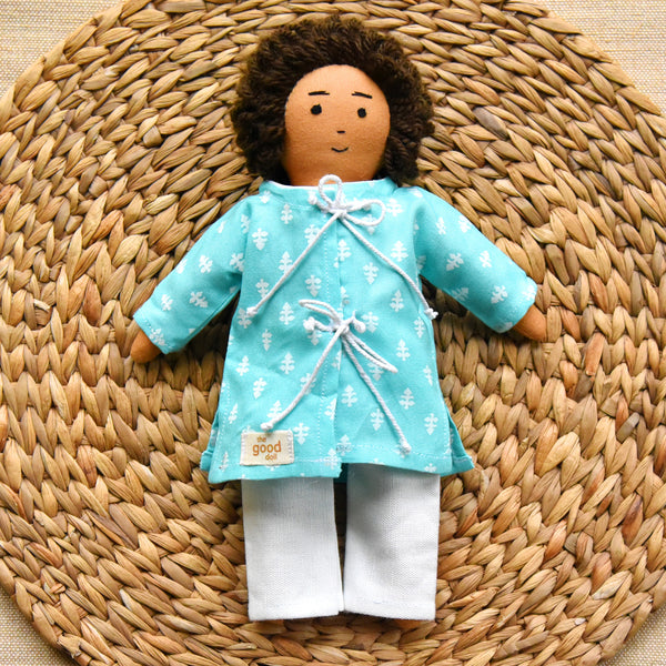 Raagu - Nilah’s younger brother in Blue Kurta